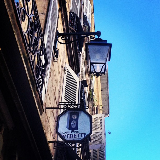 Le lampadaire qui ce prend pour une star - from Instagram